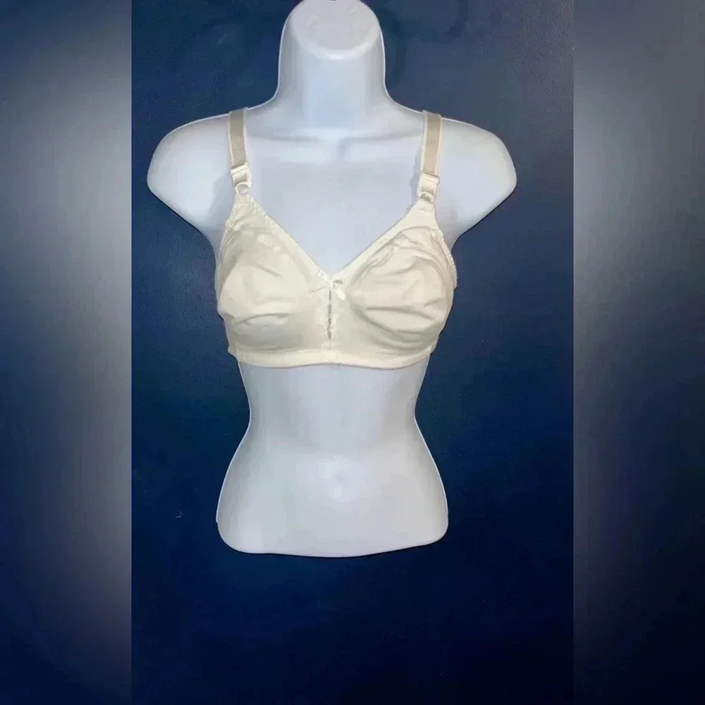NWOT 34B wire free bra